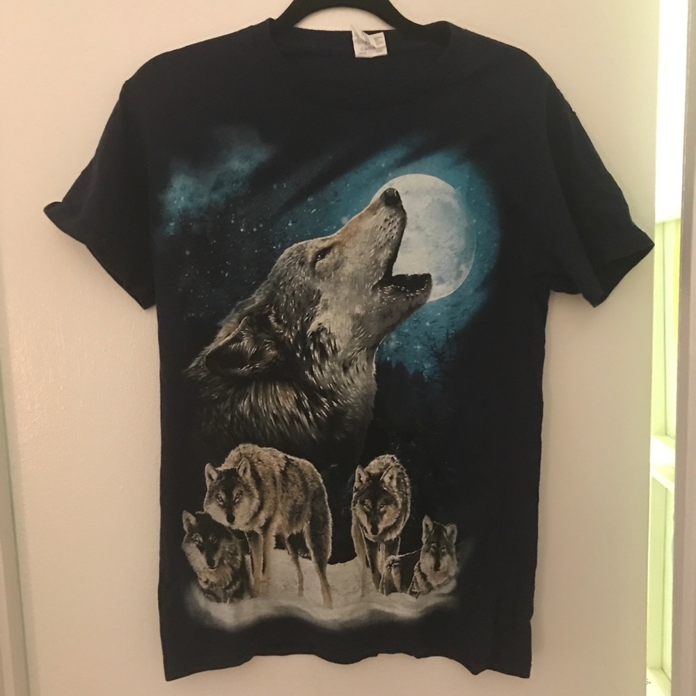 Gildan wolf tee
